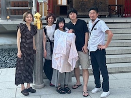 「おばあちゃんには見えませんね」室井佑月、お宮参りの家族ショットに反響！「室井さん綺麗すぎる…」