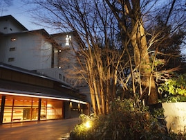 五万坪の大庭園に佇む隠れ家宿「西村屋ホテル招月庭」。静けさと自然美に包まれ、心からくつろげるひとときを【兵庫県で泊まってよかった】