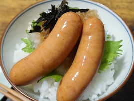 シャウエッセンを使った暑い日の豪快飯に反響！ 5分でできる“さっぱりメシ”に「普通に美味そう」反響