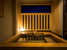 楽天トラベル売れ筋1位！ 「飛騨亭 花扇」の木のぬくもり溢れる心地よい客室と肌がすべすべになる自家源泉の温泉