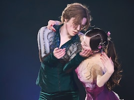 「愛、ダダ漏れ」交際中の本田真凜＆宇野昌磨、氷上密着ショット公開「美しい姫と素敵な王子様」
