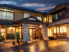 【楽天トラベルセール】静岡県「伊豆長岡温泉 湯治場 弘法の湯 本店」が今だけ特別価格に！豊富な源泉をかけ流しで堪能できる温泉宿【8月16日】