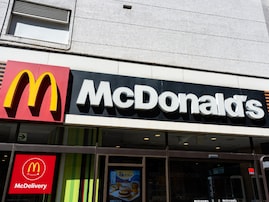 「なんかまた凄いのぶっ込んできた」マクドナルド、新バーガー告知！ 「迫力がすごいっ」「復刻きたあああ」