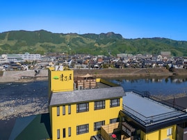 肌がつるつるになる源泉掛け流しの湯とバレルサウナ付貸切風呂！ 地元食材の料理も口コミで高評価な「筑後川温泉 清乃屋」