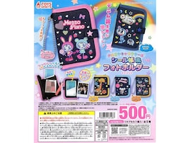 500円・デニム調生地が懐かしい！ 2026年8月発売「ナルミヤキャラクターズ シール帳風フォトホルダーマスコット」全5種が見逃せない【最新ガチャ情報】