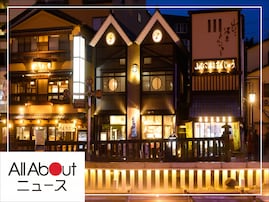 今なら500円オフクーポンでお得！ 湯畑目の前で100％源泉掛け流しの貸切風呂や足湯を満喫できる「草津温泉 湯畑草菴」