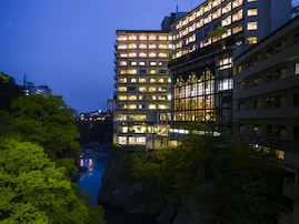 【楽天トラベル×スーパーDEAL】栃木県「鬼怒川温泉 鬼怒川プラザホテル」が実質30％引き！ 鬼怒川のほとりに佇む寛ぎの宿【8月23日】