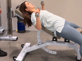 「無理しないでね」藤田ニコル、ジムでトレーニングする姿に「偉すぎる」「やっぱりプロだな」の声