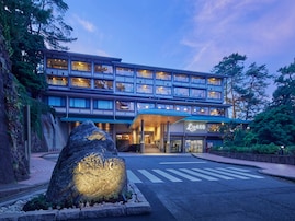 売れ筋1位に選ばれた「日和山温泉 ホテル金波楼」！ 2万年湧き出る「熱の湯」と山陰の新鮮な味覚を味わう温泉旅