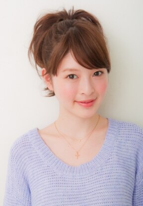 ヘアアレンジ17選 自分でできる簡単アップスタイル 定番の髪型 All About オールアバウト