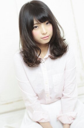 流し 斜め前髪がキー 憧れの しなやかミディアムヘア All About オールアバウト