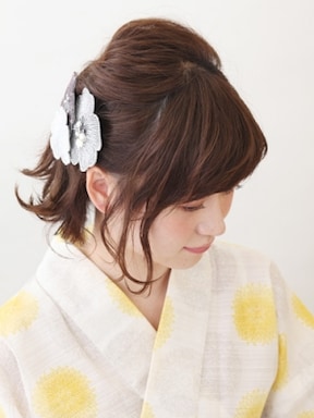 卒業式の袴姿に 自分でできる袴ヘアアレンジ 髪型カタログ18 All About オールアバウト