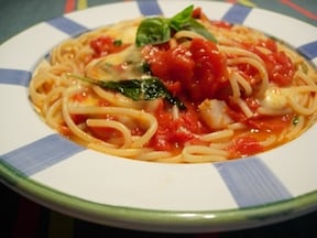 トマトソース基本レシピ！完熟トマトとモッツァレラのスパゲティー