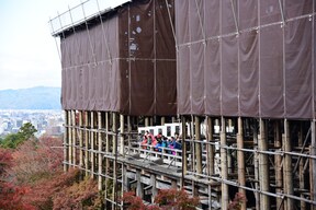 【清水寺】京都観光の人気スポット・清水寺の紅葉ライトアップ