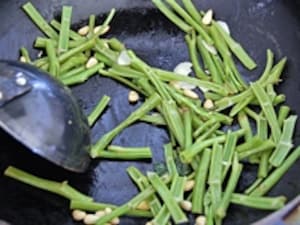 空心菜は下茹で必要！シャキシャキ青菜炒めのレシピ [毎日の野菜