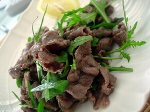 牛肉とルッコラのサラダ仕立て