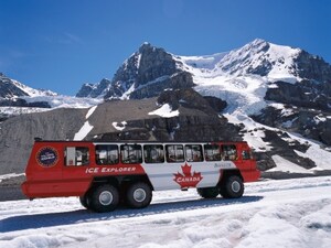 雪上車で体験する巨大な氷河観光！コロンビア大氷原
