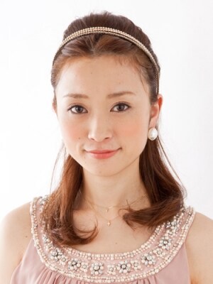 ラフすぎず キメすぎない 披露宴のお呼ばれヘアアレンジ10選 All About オールアバウト