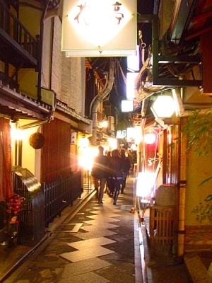 京都の代表的な花街・先斗町