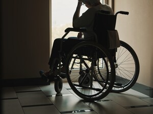 「母が排泄で粗相をした瞬間、何かがキレた」。60代、働きながらの“通い介護”に訪れた限界