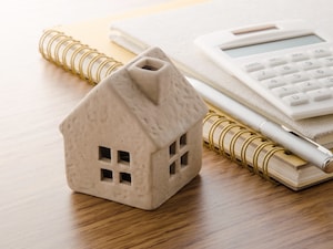 65歳の女性。年金が月11万円、一人暮らしです。住民税は非課税になると聞きましたが、本当ですか？