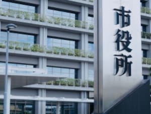 「市役所で朝から夕方まで涼む。食堂のラーメンは500円」8月の電気代1万2000円・69歳男性の夏