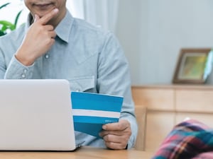 現預金5000万円「普通預金は200万円、残りは全て定期預金」61歳男性の預け方