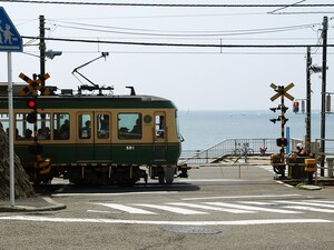 江ノ電と海のコラボが見られる「鎌倉高校前駅」