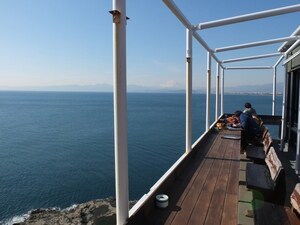 水平線が見渡せる江ノ島の「魚見亭」