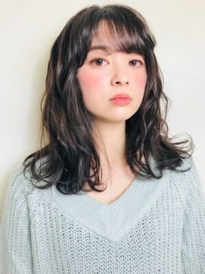 ミディアムヘアの前髪に 小顔に見せるあか抜けバング10選 All About オールアバウト