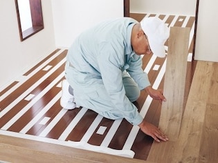 インテリアが決まらないのは床のせいかも　簡単にできる床リフォーム術