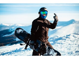 スノボ用のヘルメットの選び方・かぶり方！ゴーグルは内側に 