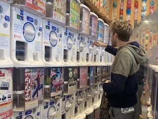 日本を旅したフランス人が買う「意外なお土産」。コンビニグルメより「実用性の高い商品」が人気？