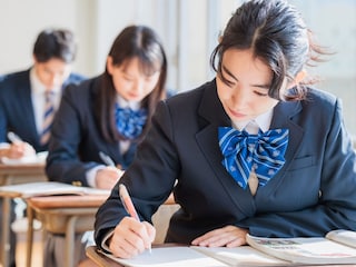 高校受験は中学受験より「親の負担が少ない」説は本当か? 避けて通れない“2つの壁”