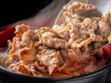 脳科学で解説！ 仕事帰りに「牛丼が無性に食べたくなる」理由とドーパミンの関係