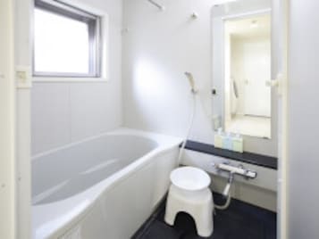 浴室の換気扇を回すとき、ドアは「開ける」？「閉める」？ カビを発生させない“正解”と“例外”