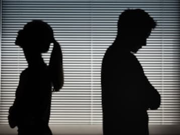 「触れるのが気まずい」「求められるとプレッシャー」レス夫婦に伝えたい3つの原因と再起動のヒント