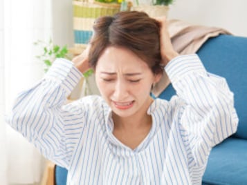 更年期ではなく「心のSOS」かも……強いイライラで「物を投げてしまう・物に当たる」場合の対処法