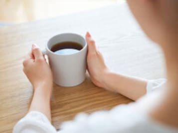 交際費を削って月2万円浮かせる一方で…40歳女性が物価高でも「これだけは譲れない」と減らさない支出