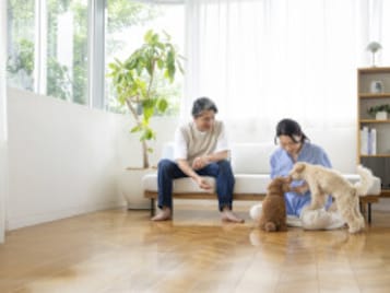 夫の他界、子どもの不登校、高校退学を乗り越えて。60歳で“半同棲”を選んだ女性の「新たな生き方」