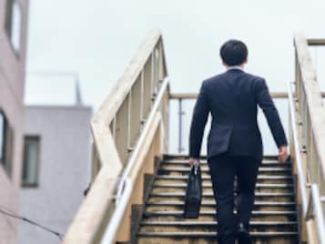 「0円にしても案外問題なかった」世帯年収600万円・31歳男性が“旅行”のために真っ先に削った支出