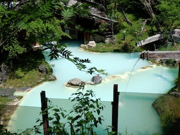 【長野県】「白濁したお湯に入ってみたい」山あいの湯治場「白骨温泉」の魅力とは？