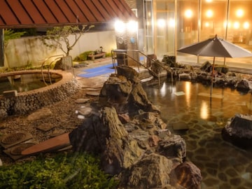 【栃木県の人気温泉】「真岡いがしら温泉 おふろcafé いちごの湯」は土日祝6時から営業する化石水型天然温泉施設
