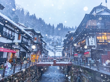 一度は行ってみたい「全国あこがれ温泉地」ランキング！ 2位は山形「銀山温泉」、では1位は？