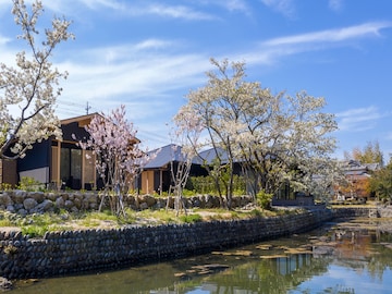 【榊原温泉の人気ホテル】「AUBERGE YUSURA」は一日五組限定のヴィラで名湯と美食を味わう宿