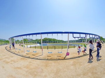 【福岡県】入場無料あり、大人150円も！ 森の大型アスレチックや複合アウトドア施設…1日遊べる公園3選