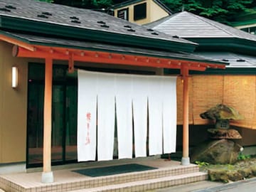 【岩手県の人気スーパー銭湯】「精華の湯」は柔かい泉質の天然温泉を堪能できる施設。かけ流しの湯でリラックス