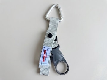 【3COINS】プチプラドリンクホルダーの弱点を克服！ 「カラビナ付きマルチドリンクホルダー」が優秀