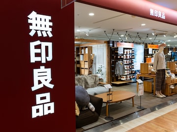 「壁に傷がつかないカバー付きなのが天才」無印良品の“壁掛けハンガー”は何がすごい？ ワンルームの部屋干しに