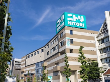 「省スペースで部屋干しが増設できた」ニトリの“ワンタッチ式突っ張り物干し”、ボタン一つで簡単設置